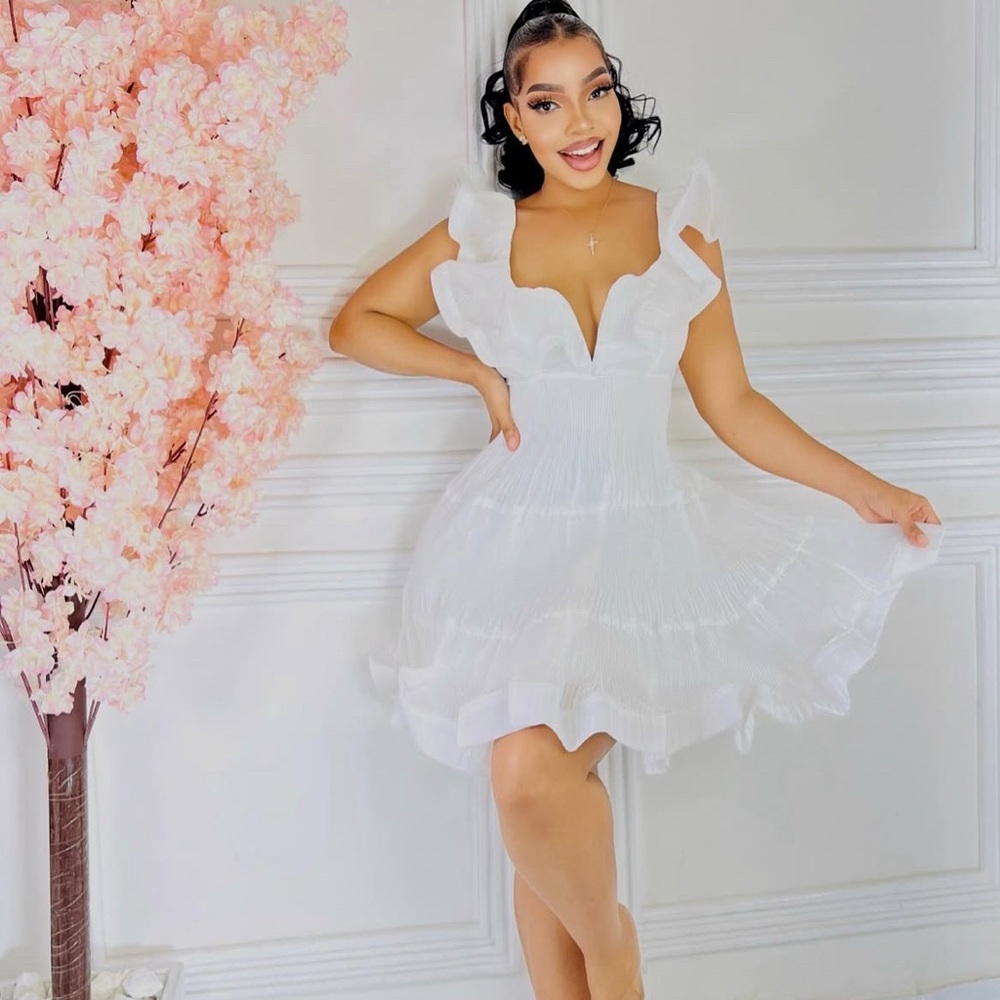 So Dainty Flirty White Ruffle Dress – Size L (Like New!) ✨